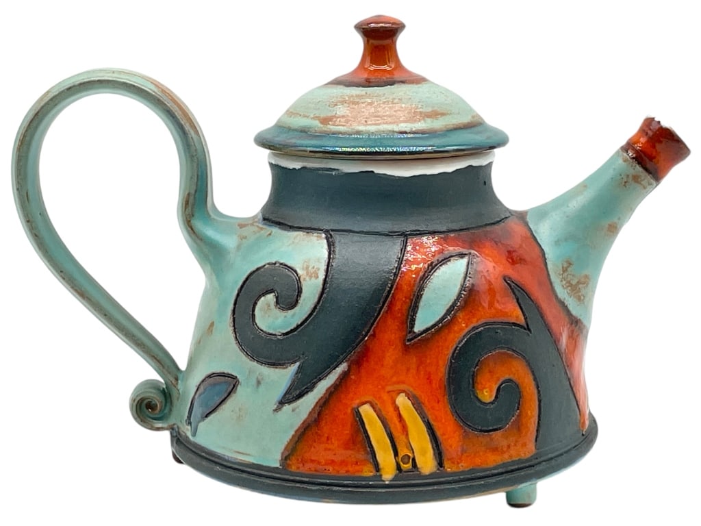 UNIQUE BLUE AND RED SWIRL TEAPOT 5.5": UNIQUE BLUE AND RED SWIRL TEAPOT 5.5" -VERY GOOD PRE OWNED CONDITION -APPROX 5.5" X 7.5" -JA 010325 #6 ***Please note that due to limited storage space, all items must be picked up within 14 days of t