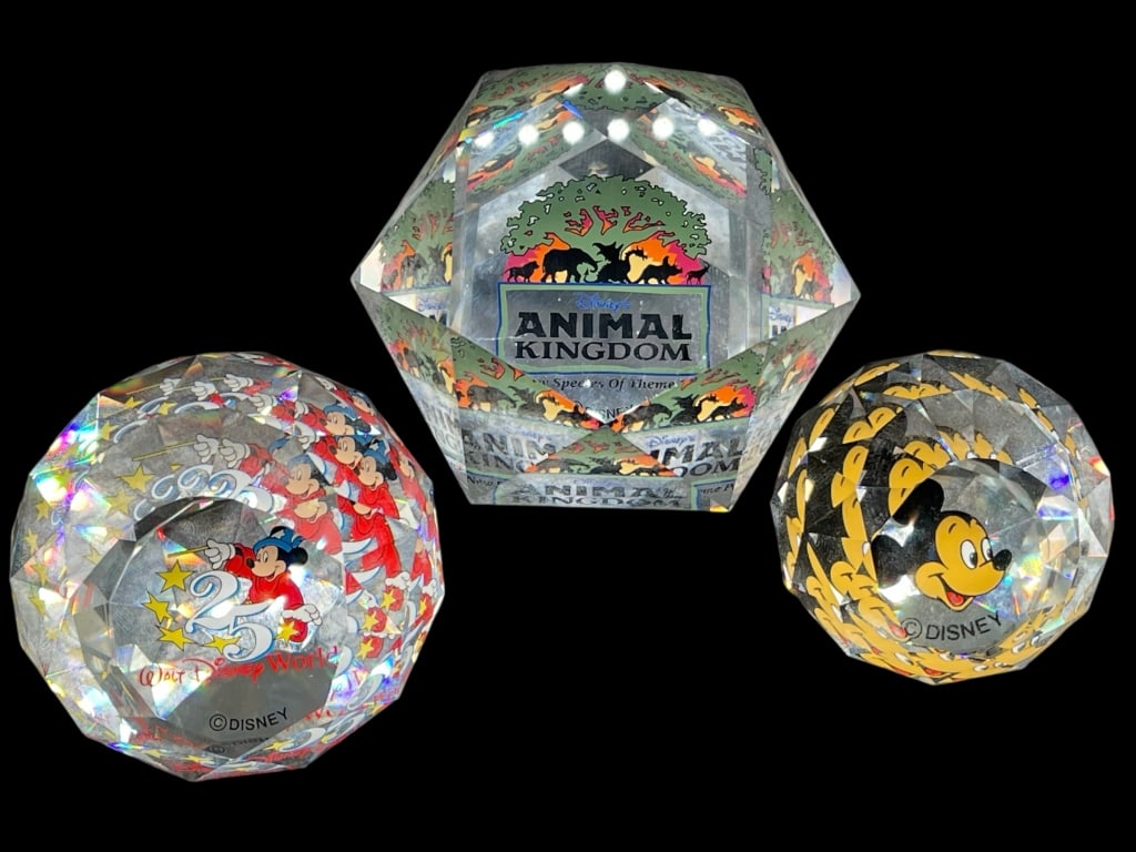 SWAROVSKI CRYSTAL SET OF 3 DISNEY PAPERWEIGHTS (1 of 6)