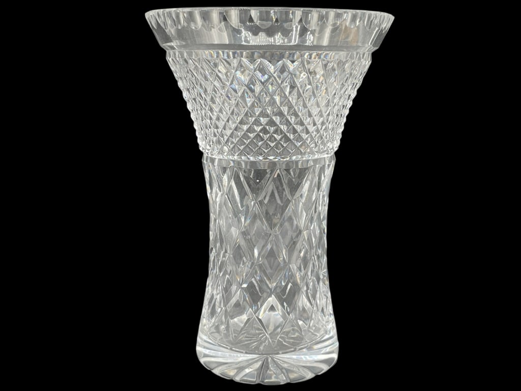 VINTAGE CUT CRYSTAL VASE 8" (1 of 4)