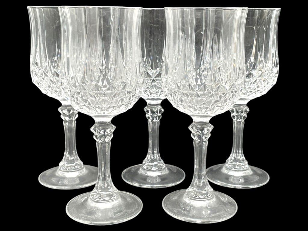 SET OF 5 CRISTAL D'ARQUES WINE GLASSES: SET OF 5 CRISTAL D'ARQUES WINE GLASSES -VERY GOOD PRE OWNED CONDITION -SET OF 5 -APPROX 6.5" -JA 010325 #9 ***Please note that due to limited storage space, all items must be picked up within 14 days 