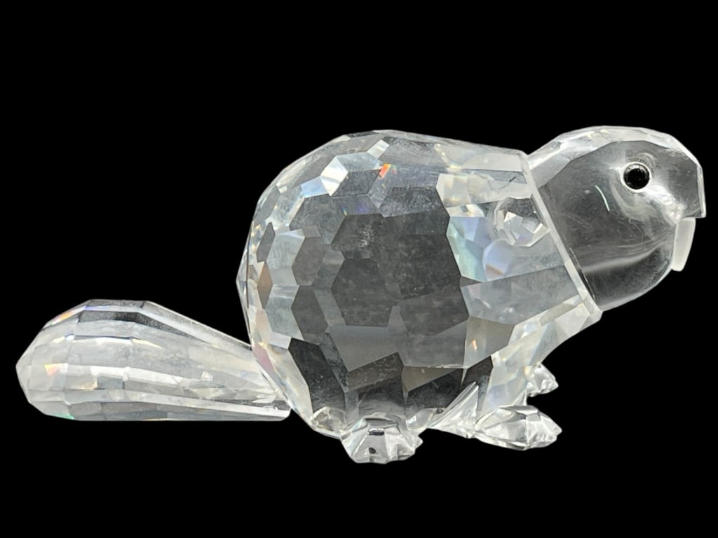 SWAROVSKI CRYSTAL MOTHER BEAVER FIGURINE 3": SWAROVSKI CRYSTAL MOTHER BEAVER FIGURINE 3" -VERY GOOD CONDITION -APPROX 3" X 1.25" -JA 010225 FRONT ***Please note that due to limited storage space, all items must be picked up within 14 days of the