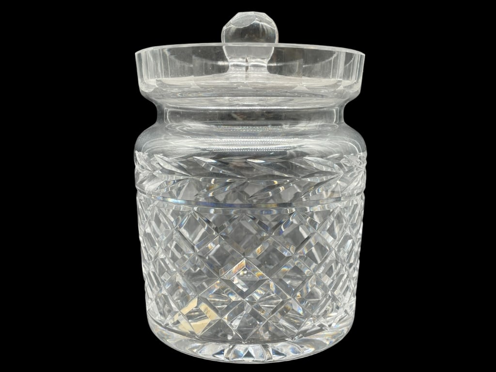 WATERFORD CRYSTAL GLANDORE BISCUIT BARREL 7": WATERFORD CRYSTAL GLANDORE BISCUIT BARREL WITH LID 7" -VERY GOOD PRE OWNED CONDITION -APPROX 7" TALL -JA 010725 ***Please note that due to limited storage space, all items must be picked up within 14 