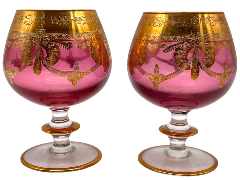 PAIR OF GOLD AND CRANBERRY VINTAGE BRANDY GLASSES: PAIR OF GOLD AND CRANBERRY VINTAGE BRANDY GLASSES -VERY GOOD PRE OWNED CONDITION -PAIR OF TWO GLASSES -APPROX 5.5" TALL -JA 010625 #17 ***Please note that due to limited storage space, all items must 
