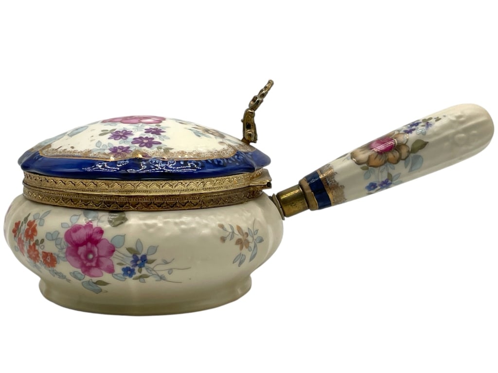 VINTAGE PORCELAIN SILENT BUTLER CRUMB CATCHER 10": VINTAGE HAND PAINTED PORCELAIN SILENT BUTLER CRUMB CATCHER 10" -GOOD PRE OWNED CONDITION, VINTAGE CONDITION -APPROX 10" X 4" -JA 010625 #10 ***Please note that due to limited storage space, all items