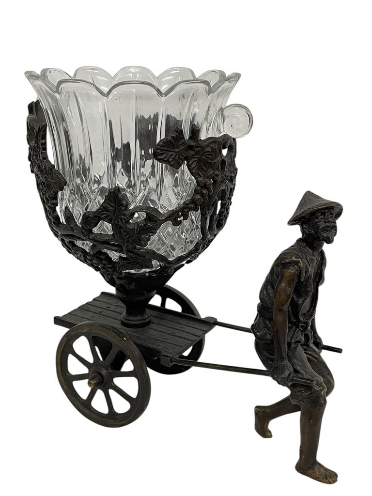 CASTILIAN IMPORTS GLASS VASE WITH CAST METAL RICKW: CASTILIAN IMPORTS GLASS ICE BUCKET VASE WITH CAST METAL RICKSHAW -12" X 11" APPROX -VERY GOOD PRE OWNED CONDITION -DP1725 ***Please note that due to limited storage space, all items must be picked up 