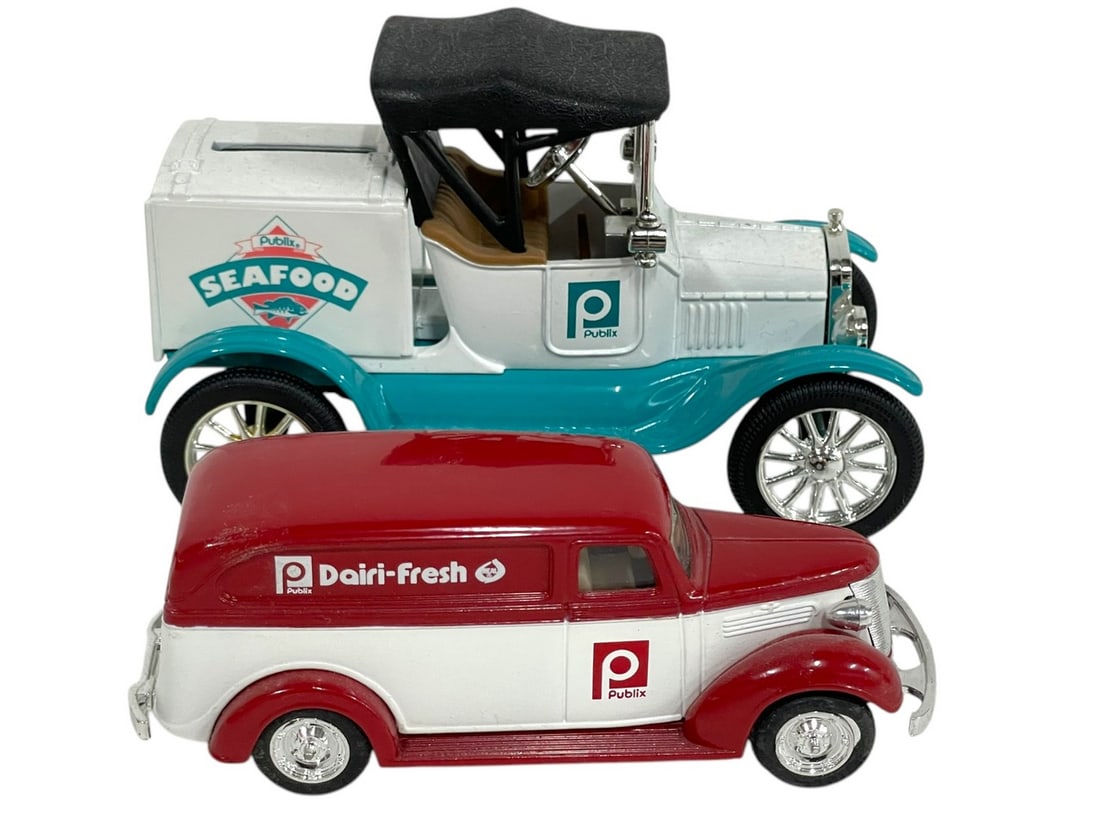 SET OF 2 ERTL PUBLIX DIE CAST BANKS: ERTL PUBLIX DIE CAST BANKS -VERY GOOD PRE OWNED CONDITION -DP1625 -***Please note that due to limited storage space, all items must be picked up within 14 days of the auction's conclusion or they will