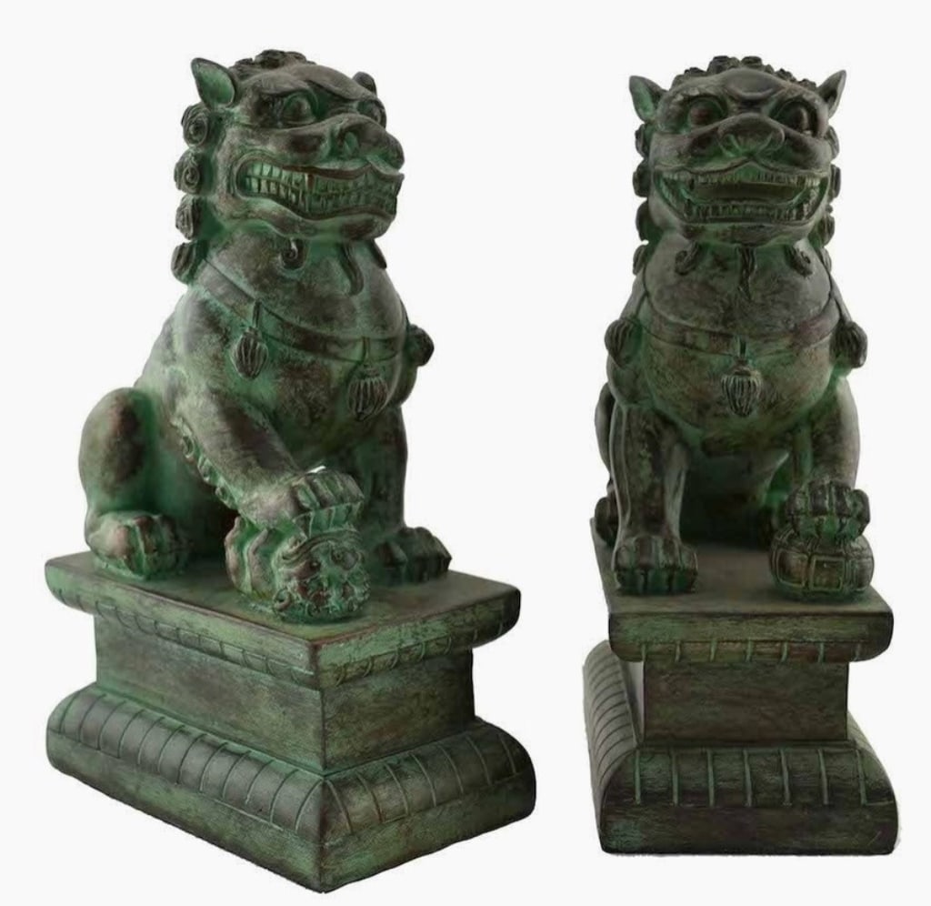 LUCKY PAIR OF BRONZE FINISHED FOO DOGS (1 of 2)