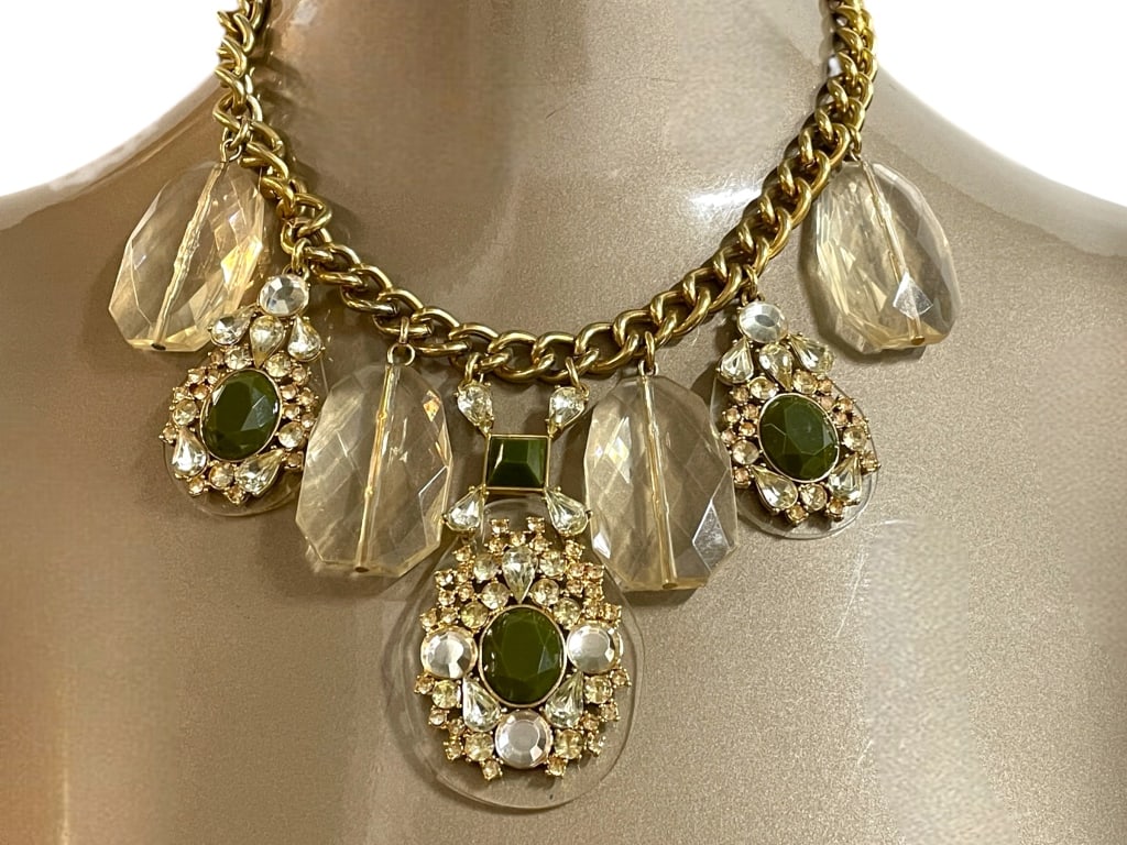 GOLD STATEMENT NECKLACE W/ GREEN STONES (1 of 4)