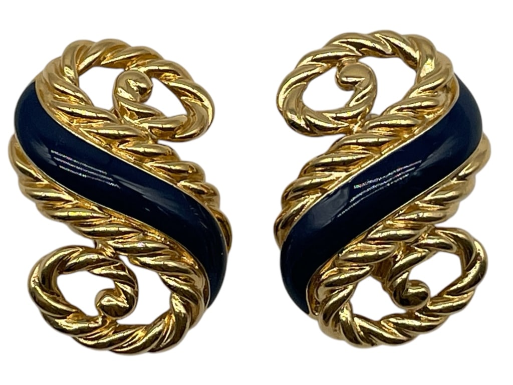 TRIEARI GOLD AND NAVY EARRINGS: TRIEARI GOLD AND NAVY EARRINGS -VERY GOOD PRE OWNED CONDITION -APPROX 1.5" LONG -JA 010925 FRONT ***Please note that due to limited storage space, all items must be picked up within 14 days of the auc