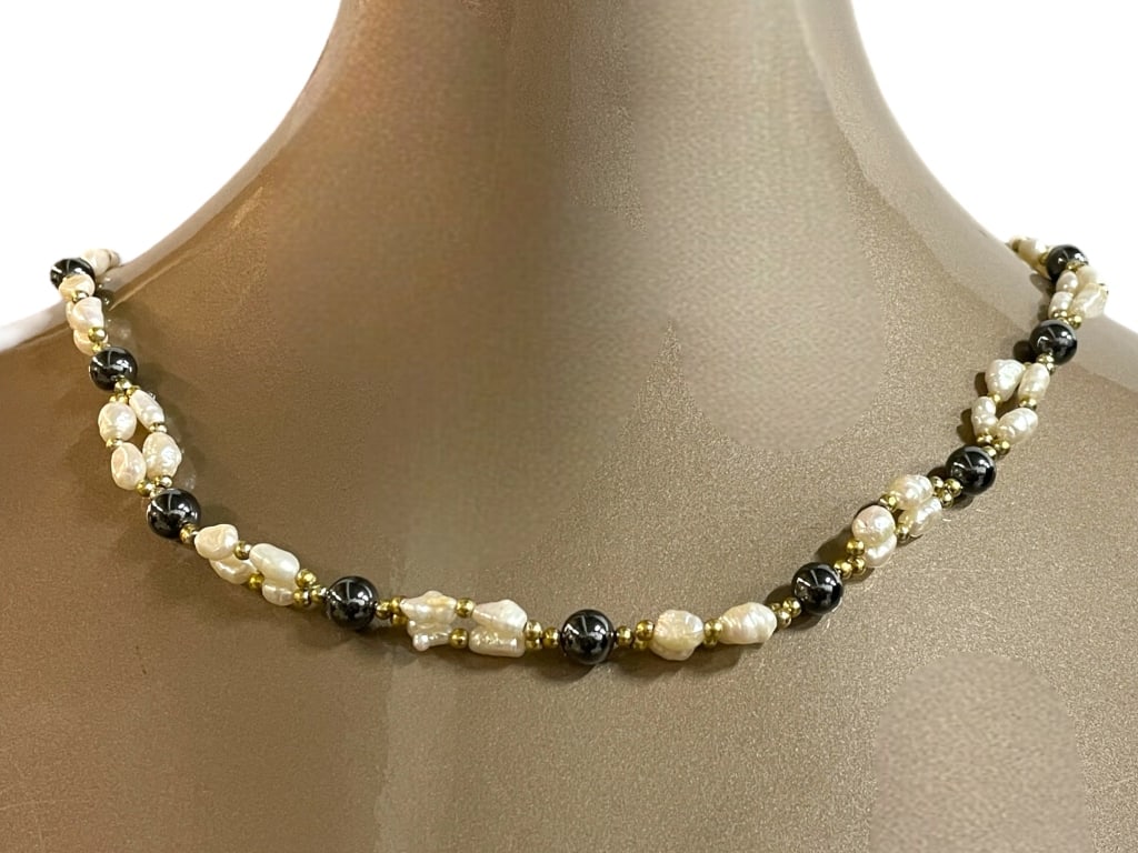 VINTAGE FRESHWATER PEARL NECKLACE: VINTAGE FRESHWATER PEARL NECKLACE -VERY GOOD PRE OWNED CONDITION -APPROX 24" LONG -JA 010925 FRONT ***Please note that due to limited storage space, all items must be picked up within 14 days of the a