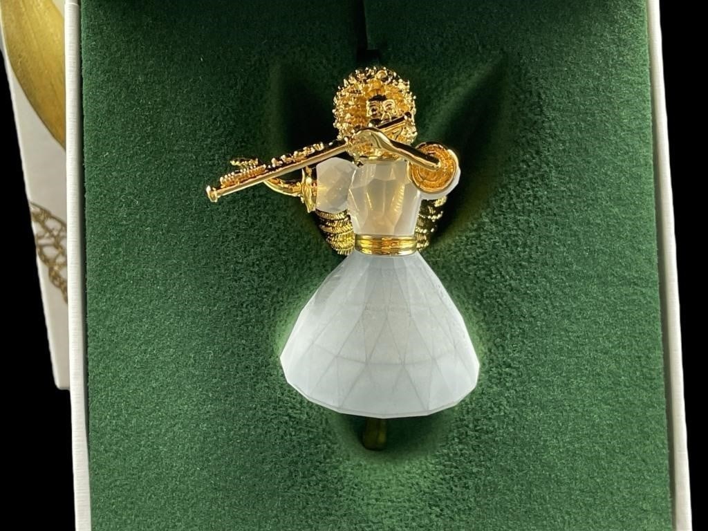 NIB SWAROVSKI CRYSTAL 1999 ANGEL ORNAMENT: NIB SWAROVSKI CRYSTAL 1999 ANGEL ORNAMENT -NEW! NIB -1999 ANGEL ORNAMENT -APPROX 2.5" LONG -ORIGINAL RETAIL $75 -JA 110724 #10