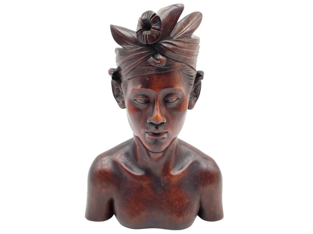 A. FATIMAH WOOD CARVED BUST SCULPTURE 11.5": A. FATIMAH WOOD CARVED BUST SCULPTURE 11.5" -VERY GOOD PRE OWNED CONDITION -APPROX 11.5" TALL -SIGNED ON BOTTOM -JA 012325 #15