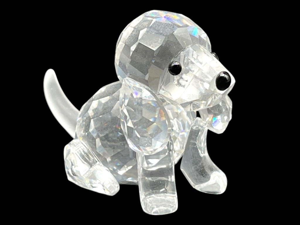 SWAROVSKI CRYSTAL BEAGLE PUPPY FIGURINE 1": SWAROVSKI CRYSTAL BEAGLE PUPPY FIGURINE 1" -VERY GOOD PRE OWNED CONDITION -APPROX 1" -JA 012825 FRONT --- Please note that due to limited storage space, all items must be picked up within 14 day