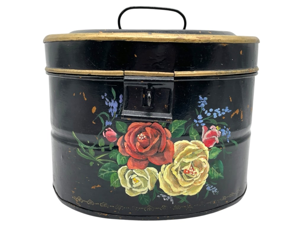 VINTAGE FLORAL PAINTED OVAL TIN 12": VINTAGE FLORAL PAINTED OVAL TIN 12" -GOOD PRE OWNED CONDITION, SOME WEAR FROM AGE -APPROX 12" X 9" -JA 013125 #14 --- Please note that due to limited storage space, all items must be picked up w