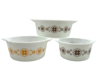SET OF 3 PYREX NESTING DISHES TOWN&COUNTRY DESIGN