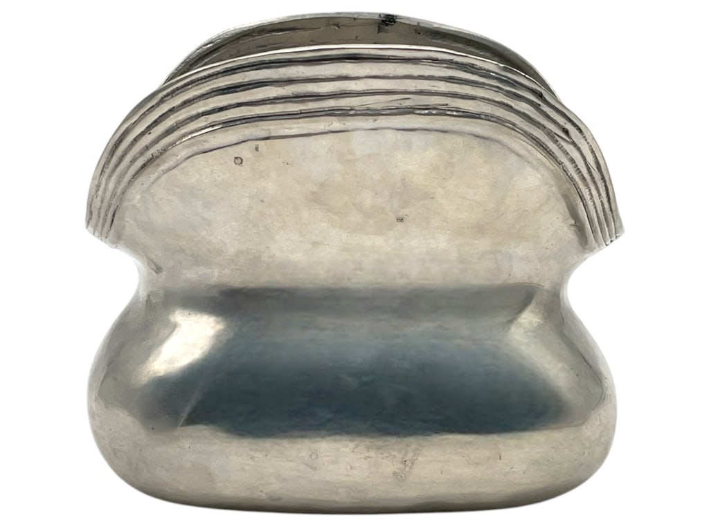 FECIT VMC PEWTER VASE 7" MADE IN PORTUGAL: FECIT VMC PEWTER VASE 7" MADE IN PORTUGAL -VERY GOOD PRE OWNED CONDITION -APPROX 7" X 6" -STAMPED, MADE IN PORTUGAL -JA 020325 #19 --- Please note that due to limited storage space, all items mu