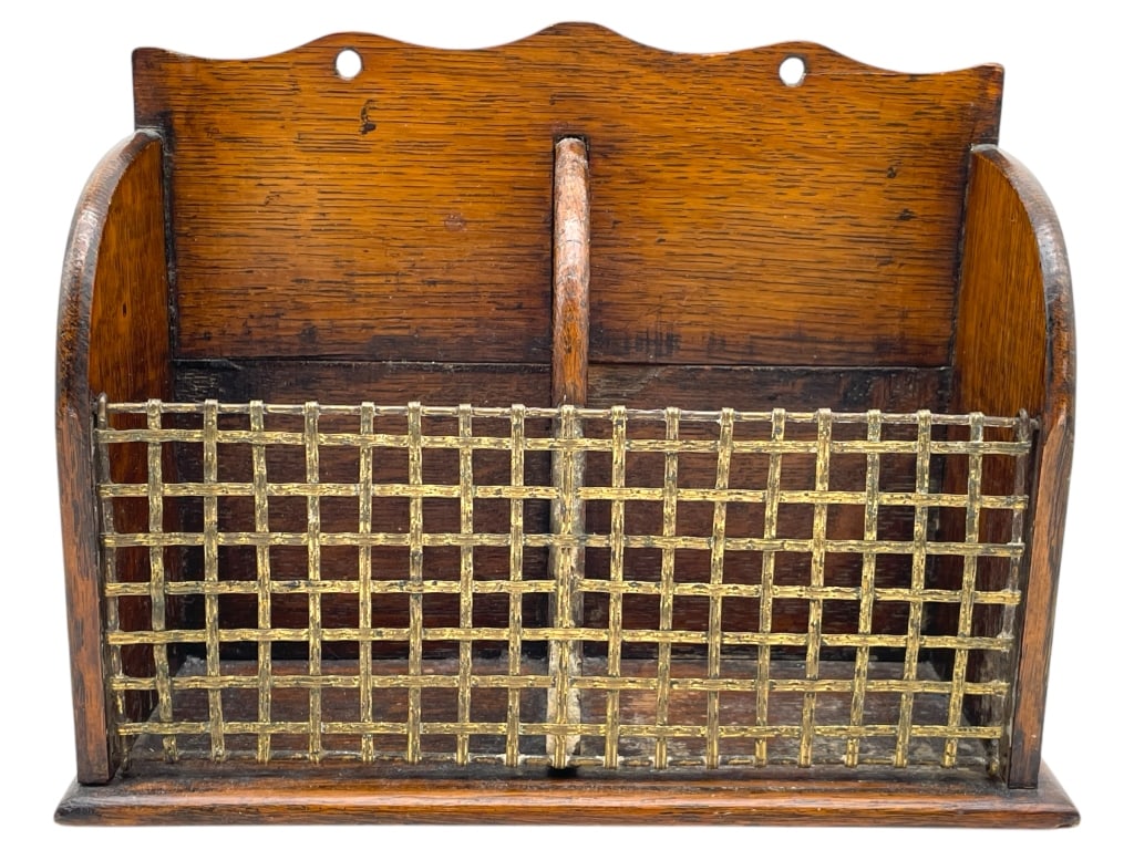 WOOD AND WIRE ORGANIZER SHELF 9": WOOD AND WIRE ORGANIZER SHELF 9" -GOOD PRE OWNED CONDITION, SOME WEAR FROM AGE -APPROX 9" X 7" -JA 020325 #18 --- Please note that due to limited storage space, all items must be picked up withi
