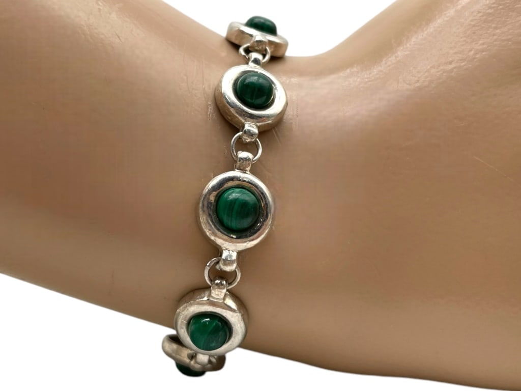925 STERLING AND MALACHITE BRACELET 16.82G: 925 STERLING AND MALACHITE BRACELET 16.82G -VERY GOOD CONDITION -925 STAMP -16.82G -APPROX 8" -JA 112524 FRONT --- Please note that due to limited storage space, all items must be picked up with