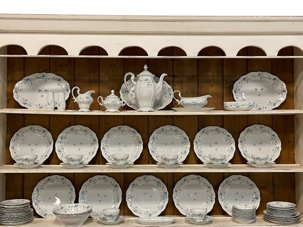 61 PIECE JOHANN HAVILAND TRADITIONS FINE CHINA (1 of 13)