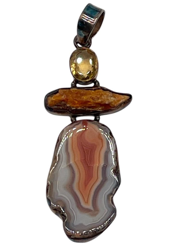 SILVER AGATE AMBER AND CITRINE PENDANT 2.5": SILVER AGATE AMBER AND CITRINE PENDANT 2.5" -VERY GOOD PRE OWNED CONDITION -APPROX 2.5" -JA 020525 --- Please note that due to limited storage space, all items must be picked up within 14 days o