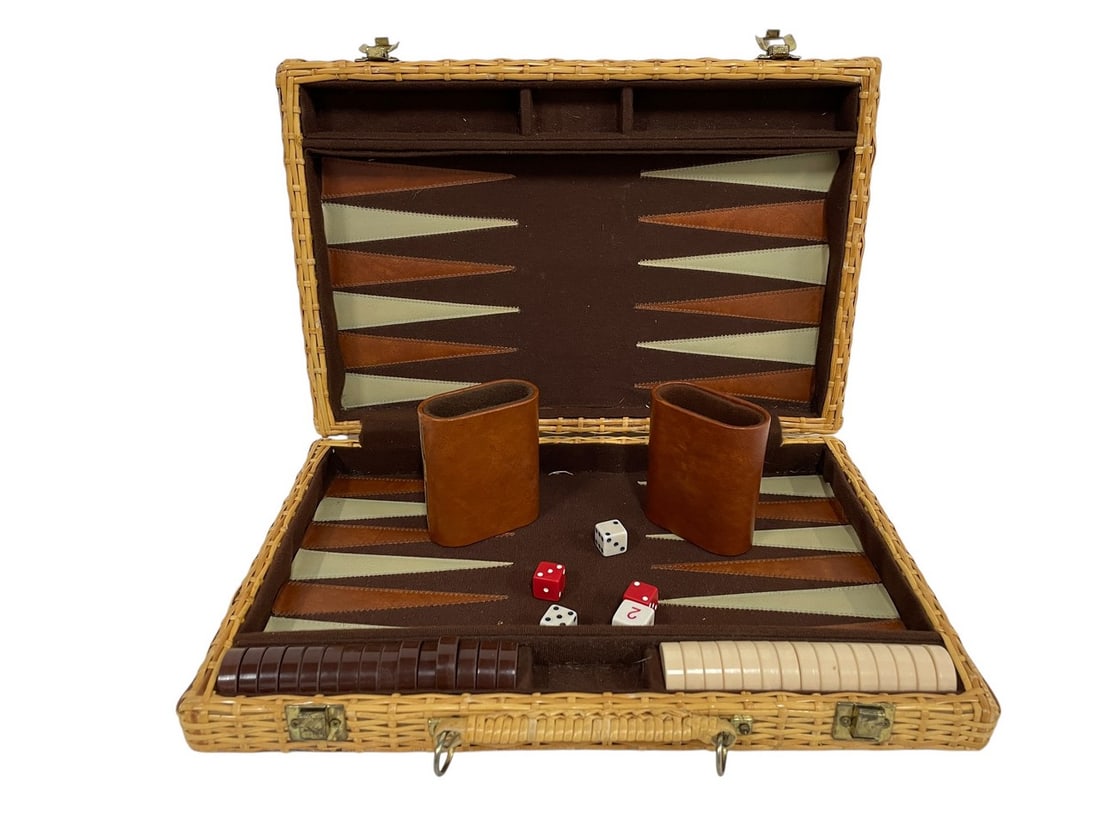 VINTAGE BACKGAMMON GAME SET IN WICKER CASE (1 of 5)