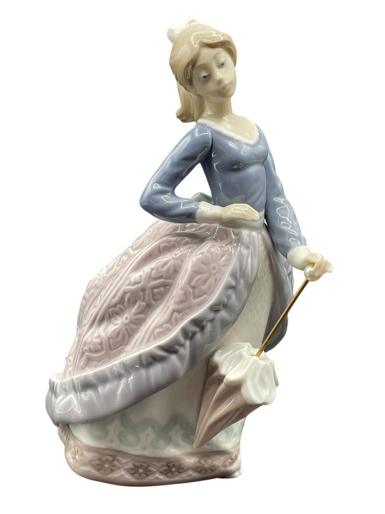 LLADRO "EVITA" PORCELAIN FIGURINE 7" (1 of 7)