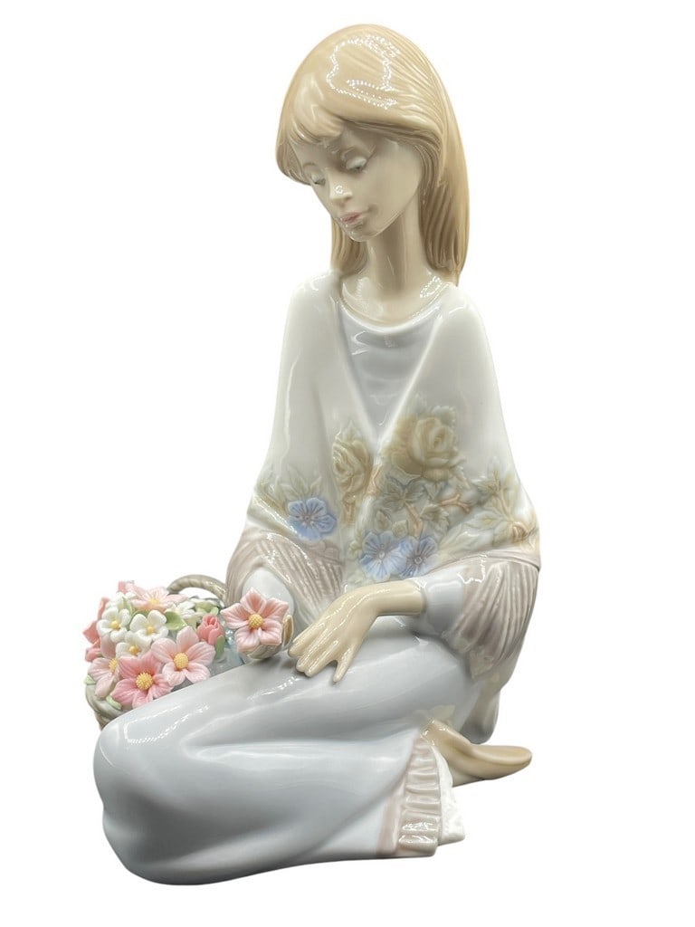 LLADRO "FLOWER SONG" PORCELAIN FIGURINE 7" (1 of 6)