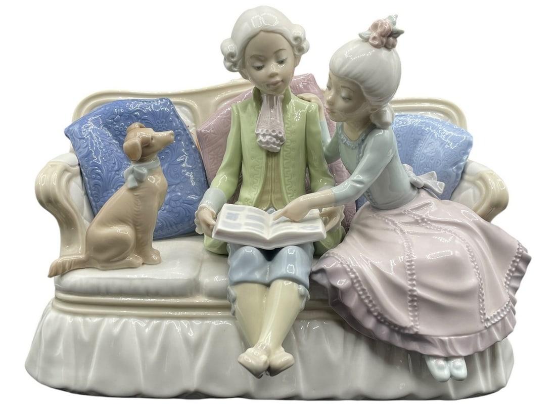 LLADRO STORY TIME 5229 PORCELAIN FIGURINE 7" (1 of 6)