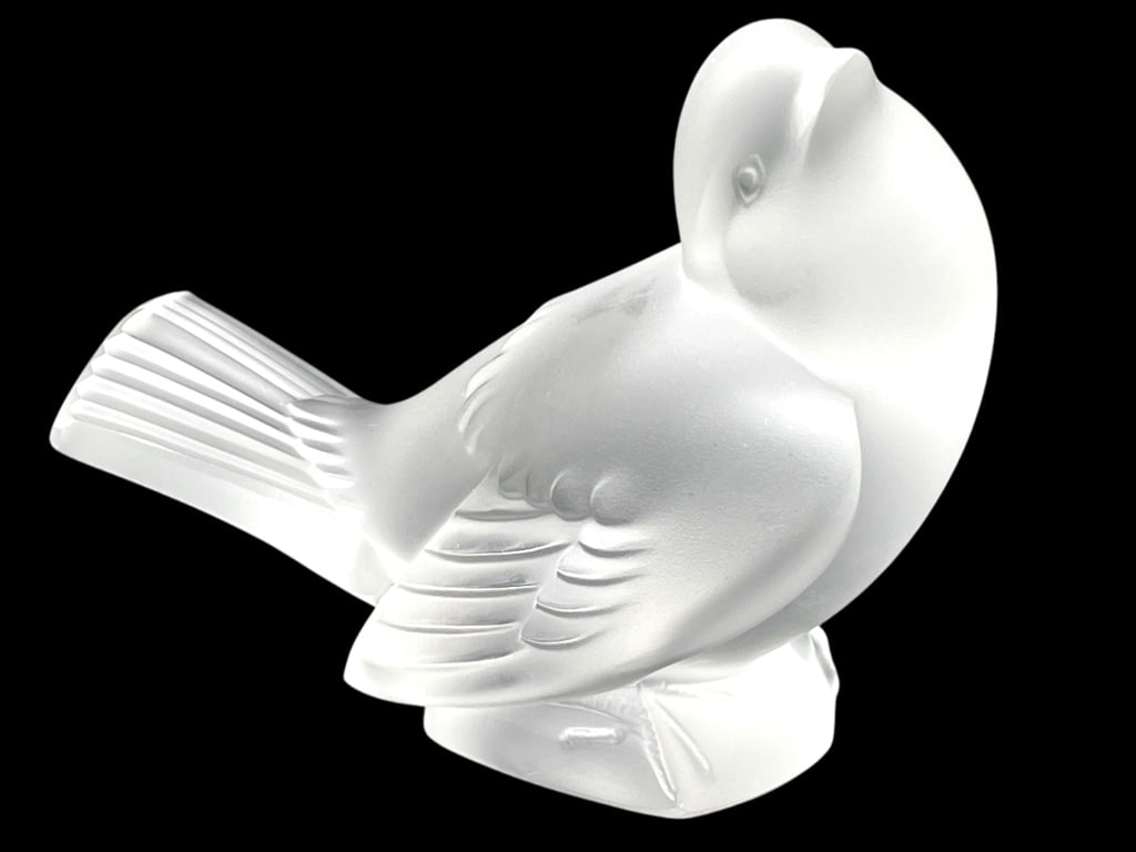 LALIQUE FRANCE FROSTED CRYSTAL SPARROW FIGURINE 4": LALIQUE FRANCE FROSTED CRYSTAL SPARROW FIGURINE 4" -VERY GOOD PRE OWNED CONDITION -LALIQUE STAMP -APPROX 4" X 3.5" -JA 021225 ***Please note that due to limited storage space, all items must be picked