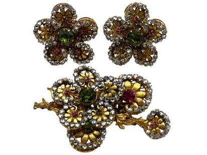 MIRIAM HASKELL GOLD FLOWER BROOCH AND EARRINGS: MIRIAM HASKELL GOLD FLOWER BROOCH AND EARRINGS -VERY GOOD PRE OWNED CONDITION -MIRIAM HASKELL STAMP -CLIP ON EARRINGS -BROOCH APPROX 2.5", EARRINGS APPROX 1" -JA 021125 ***Please note that due to limi