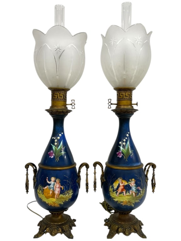 PAIR OF VINTAGE FRENCH OIL LAMPS 30": PAIR OF VINTAGE FRENCH OIL LAMPS 30" -GOOD PRE OWNED CONDITION, CRACK IN ONE OF THE GLASS TOPS (SEE PHOTO) -PAIR OF LAMPS -APPROX 30" TALL -JA 012325