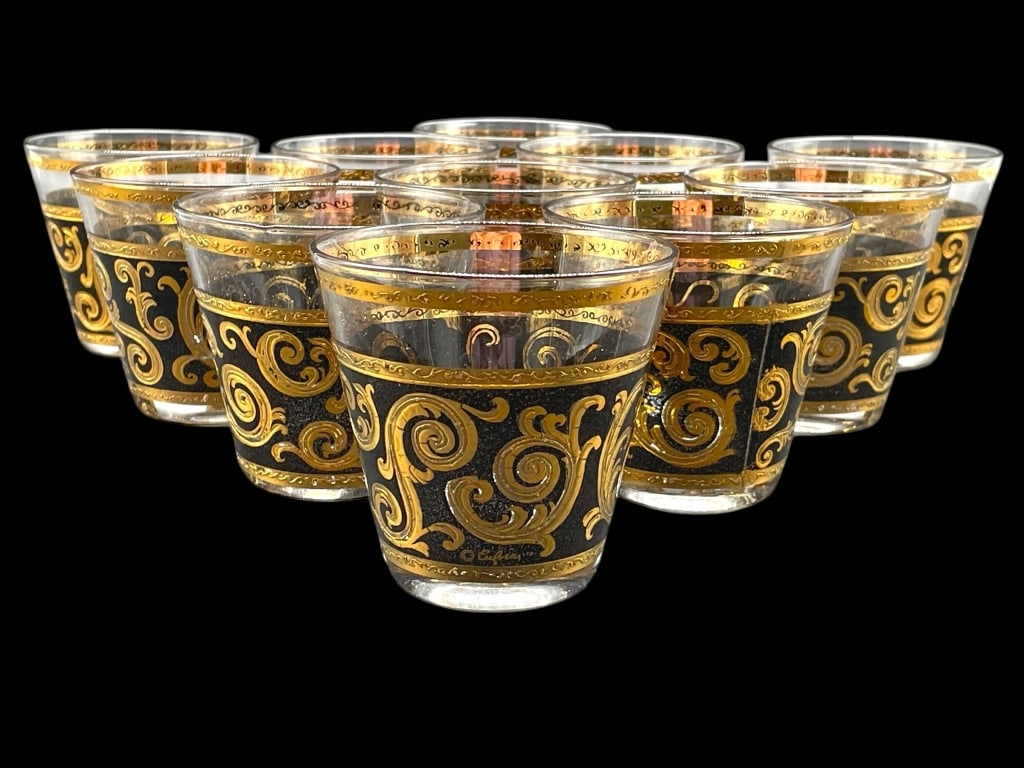 SET OF 11 MID CENTURY BAROQUE COCKTAIL GLASSES: SET OF 11 MID CENTURY MODERN BAROQUE COCKTAIL GLASSES -GOOD PRE OWNED CONDITION, SOME GENERAL WEAR -11 GLASSES -APPROX 3.5" -JA 021925 ***Please note that due to limited storage space, all items must 