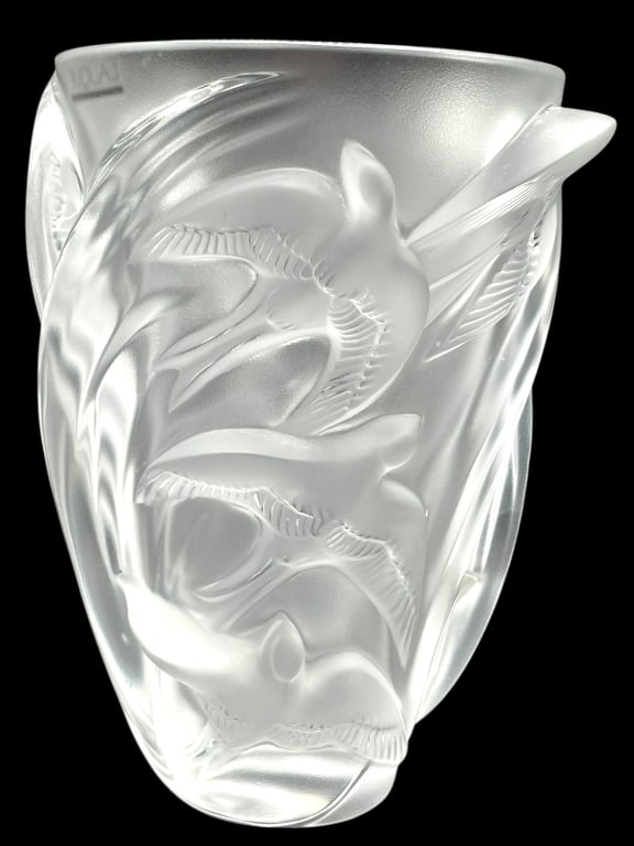 LALIQUE MARTINETS FROSTED CRYSTAL VASE 9.5": LALIQUE MARTINETS ART GLASS FROSTED CRYSTAL VASE 9.5" -VERY GOOD PRE OWNED CONDITION -APPROX 9.5" -JA 021925 ***Please note that due to limited storage space, all items must be picked up within 14 day