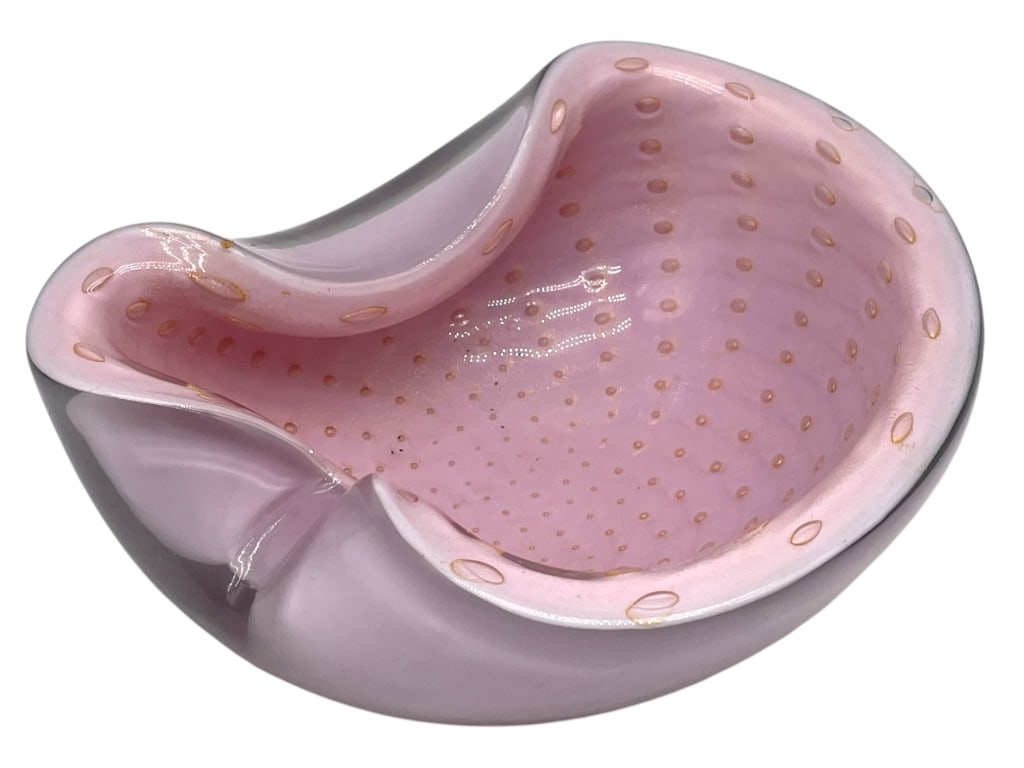 MURANO STYLE PINK/PURPLE ART GLASS BOWL 6": MURANO STYLE PINK/PURPLE ART GLASS BOWL 6" -VERY GOOD PRE OWNED CONDITION -APPROX 6" X 2" -JA 022025 ***Please note that due to limited storage space, all items must be picked up within 14 days of the