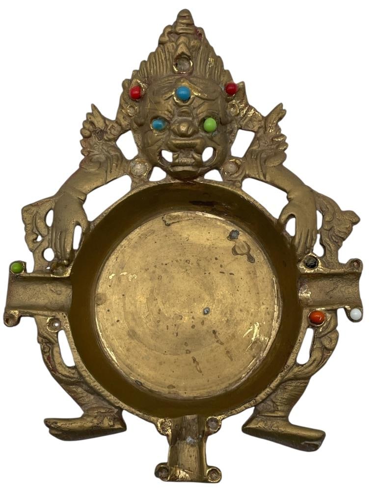 VINTAGE INDIA ART BRASS ASHTRAY 7.5": VINTAGE INDIA ART BRASS ASHTRAY 7.5" -GOOD PRE OWNED CONDITION, SOME GENERAL WEAR -APPROX 7.5" -JA 022025 ***Please note that due to limited storage space, all items must be picked up within 14 days o