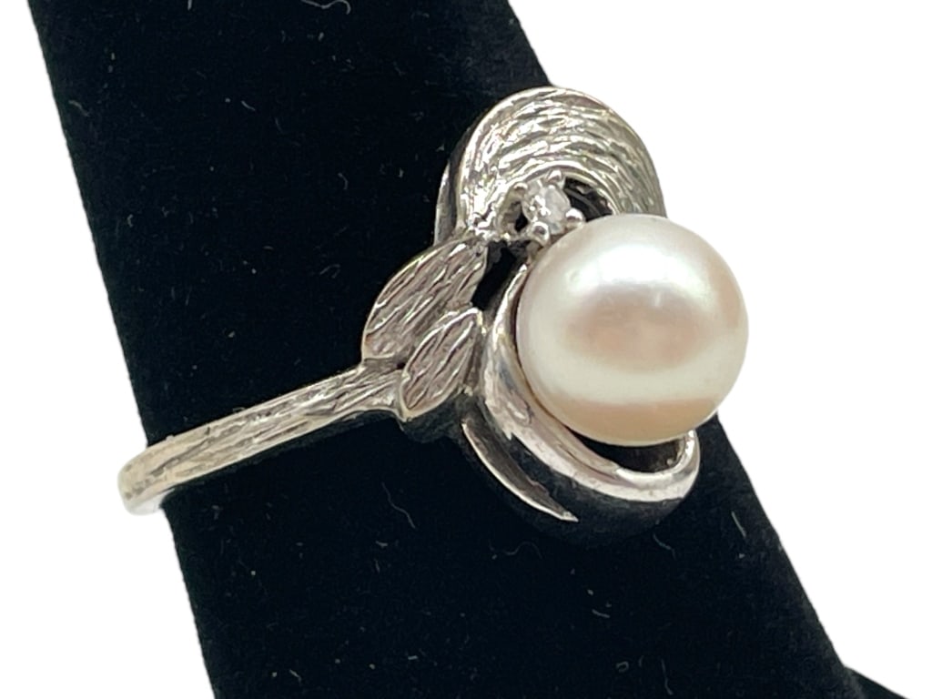 10K WHITE GOLD & PEARL RING SZ7.75 3.26G (1 of 7)