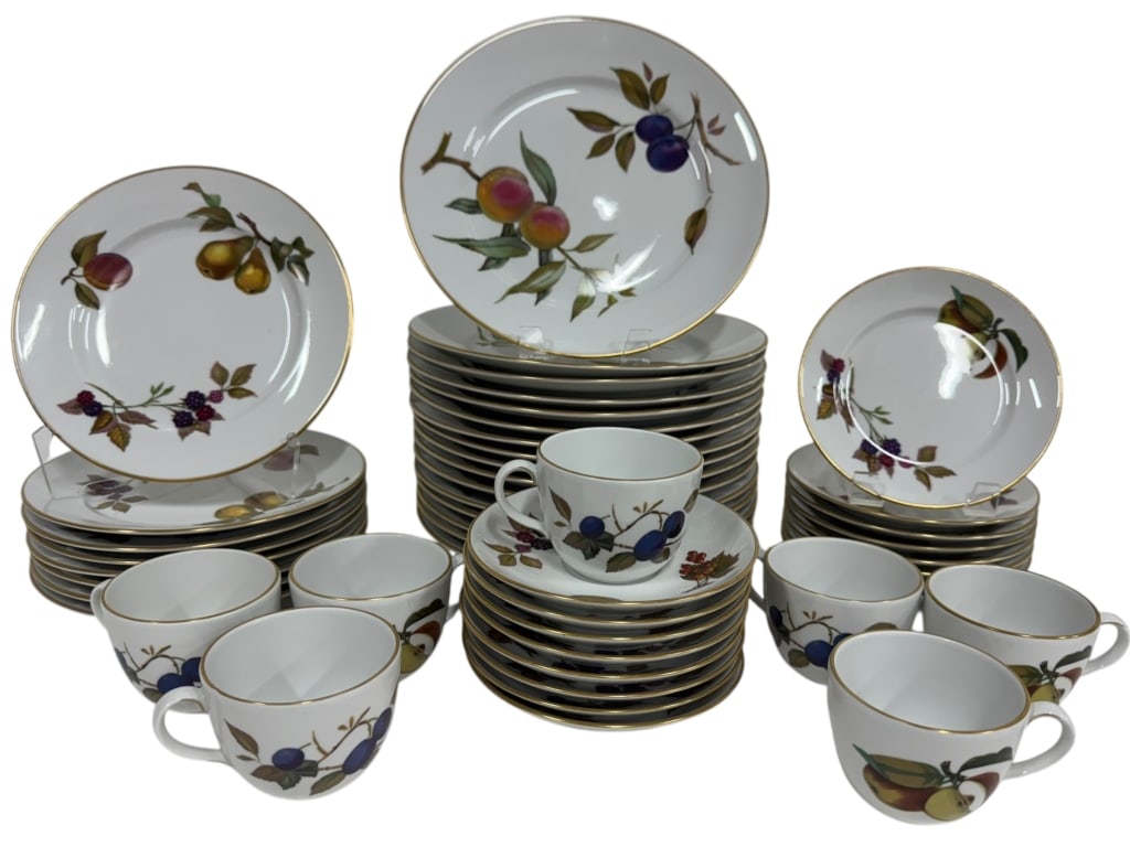ROYAL WORCHESTER EVESHAM DINNER SERVICE SET (1 of 3)