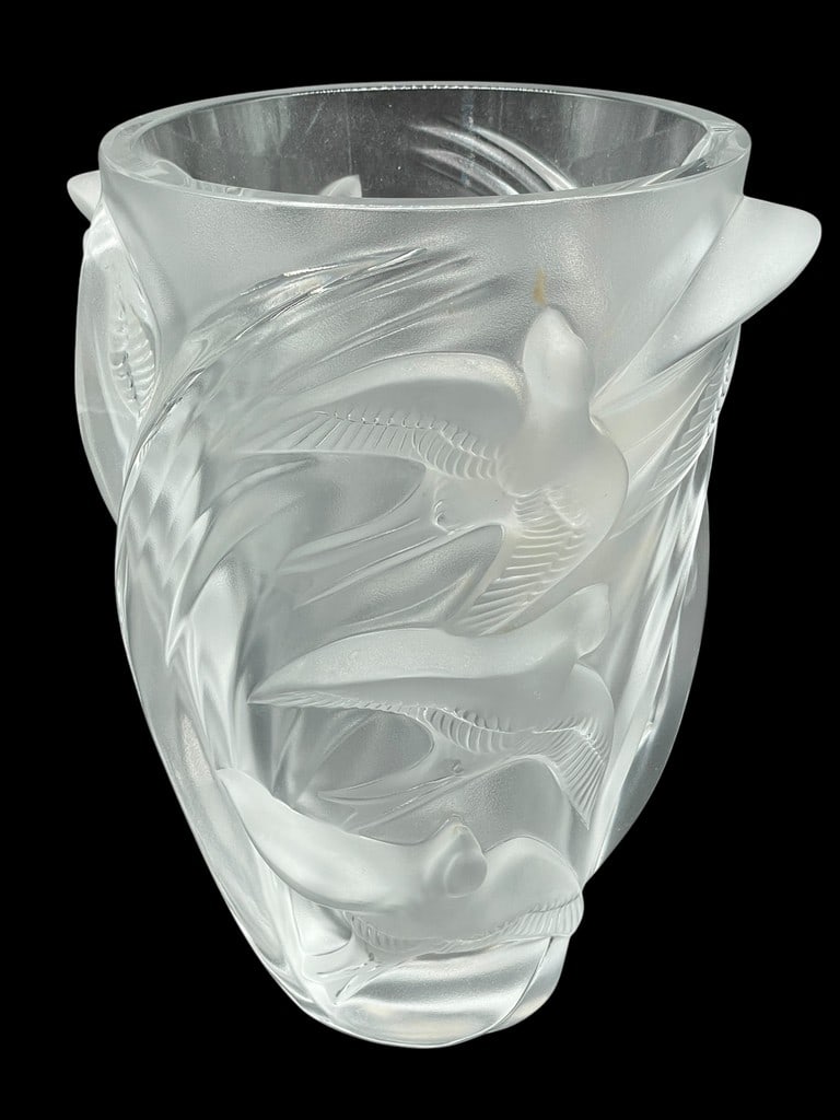 VINTAGE LALIQUE FRANCE FROSTED GLASS BIRDS VASE 9. (1 of 8)