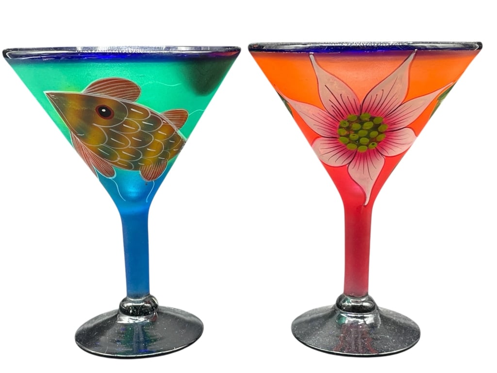 PAIR OF MEXICAN HAND PAINTED MARGARITA GLASSES 7": PAIR OF MEXICAN HAND PAINTED MARGARITA GLASSES 7" -VERY GOOD PRE OWNED CONDITION -PAIR OF GLASSES -APPROX 7" -JA 022825 ***Please note that due to limited storage space, all items must be picked up wi