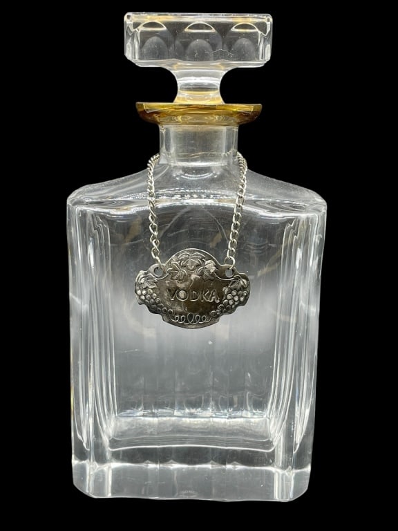 RALPH LAUREN CRYSTAL DECANTER W/ SILVER VODKA TAG: RALPH LAUREN CRYSTAL DECANTER W/ SILVER VODKA TAG 9" -VERY GOOD PRE OWNED CONDITION -APPROX 9" -JA 030425 ***Please note that due to limited storage space, all items must be picked up within 14 days o