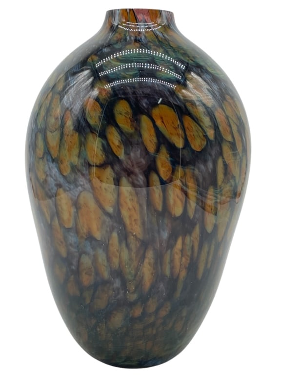 MURANO STYLE VINTAGE ART GLASS VASE 11": MURANO STYLE VINTAGE ART GLASS VASE 11" -VERY GOOD PRE OWNED CONDITION -APPROX 11" -JA 030325 ***Please note that due to limited storage space, all items must be picked up within 14 days of the auctio