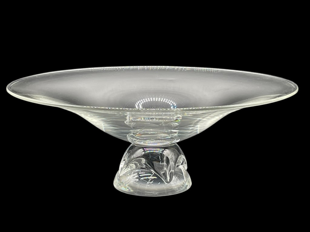 STEUBEN GLASS PEDESTAL BOWL 11": STEUBEN GLASS PEDESTAL BOWL 11" -VERY GOOD PRE OWNED CONDITION -APPROX 11" -JA 030325 ***Please note that due to limited storage space, all items must be picked up within 14 days of the auction’s co