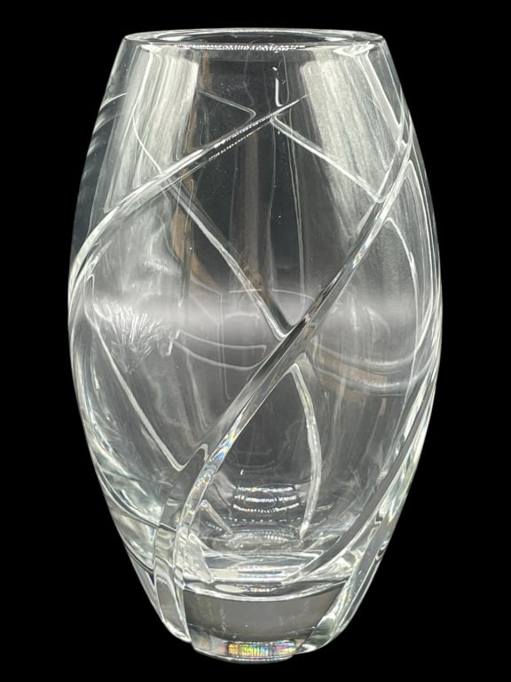 TIFFANY & CO. SWIRL OPTIC CUT CRYSTAL VASE 8" (1 of 4)
