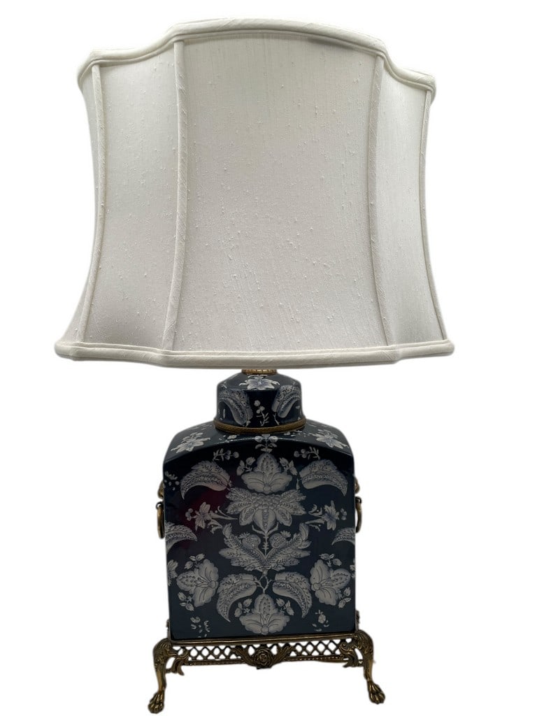 VINTAGE INDIGO BLUE AND WHITE TEA JAR TABLE LAMP (1 of 4)
