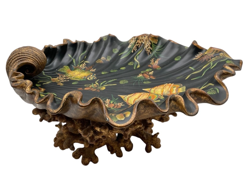 UNIQUE SEASHELL CENTERPIECE DISH 20": UNIQUE SEASHELL CENTERPIECE DISH 20" -VERY GOOD PRE OWNED CONDITION -APPROX 20" X 9" -JA 030325 ***Please note that due to limited storage space, all items must be picked up within 14 days of the auct