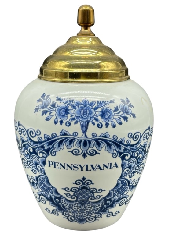ROYAL GOEDEWAAGEN PENNSYLVANIA DELFT TOBACCO JAR (1 of 5)