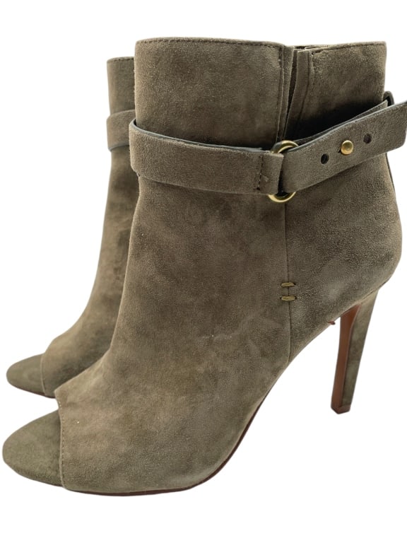 BCBG MILITARY GREEN ANKLE BOOTIES HIGH HEEL SIZE 6: BCBG MILITARY GREEN ANKLE BOOTIES HIGH HEEL SIZE 6 VERY GOOD PRE-OWNED CONDITION GREEN SUEDE MATERIAL LEATHER UPPER LOGOED ZIPPER PULL APPROX HEEL HEIGHT: 4" DM91724