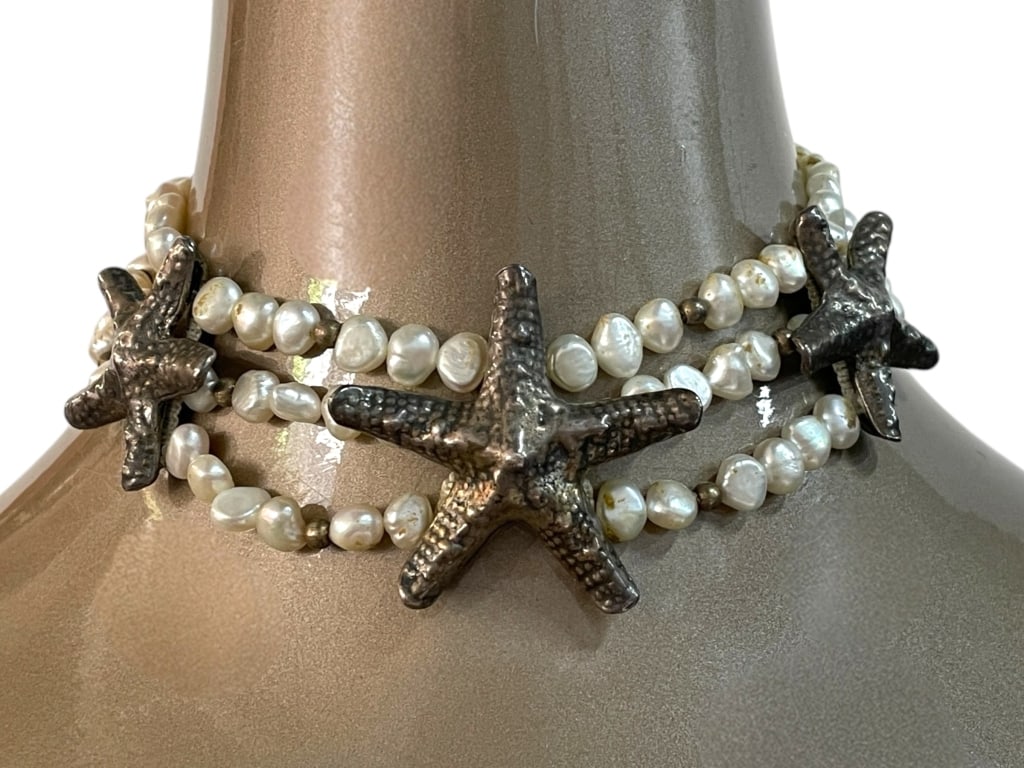 MARY HANCOCK DOUG PEARL & SILVER STARFISH CHOKER: MARY HANCOCK DOUG PEARL & SILVER STARFISH CHOKER -VERY GOOD PRE OWNED CONDITION -APPROX 6" -JA 030625 ***Please note that due to limited storage space, all items must be picked up within 14 days of th