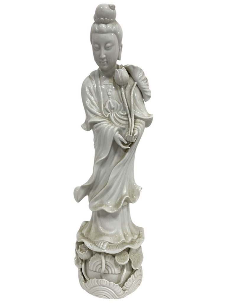 BLANC DE CHINE GUANYIN STATUE 24": CHINESE BLANC DE CHINE GUANYIN PORCELAIN STATUE -24 ' X 6" D APPROX -ELEGANT WHITE PORCELAIN SCULPTURE OF GUANYIN, THE BODHISATTVA OF COMPASSION, STANDING GRACEFULLY ON A LOTUS BASE. INTRICATELY DETAI