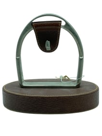 A RARE GUCCI STIRRUP AND LEATHER KEY HOLDER W TAG